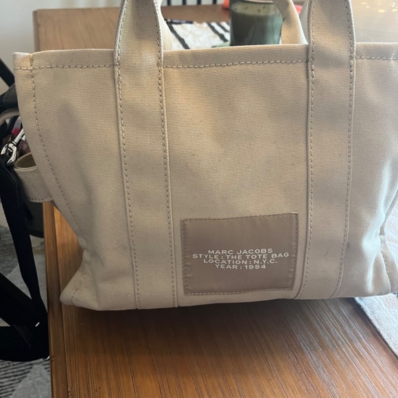 Marc Jacobs medium tote (Beige with extra beige/gold strap) - Picture 9 of 16